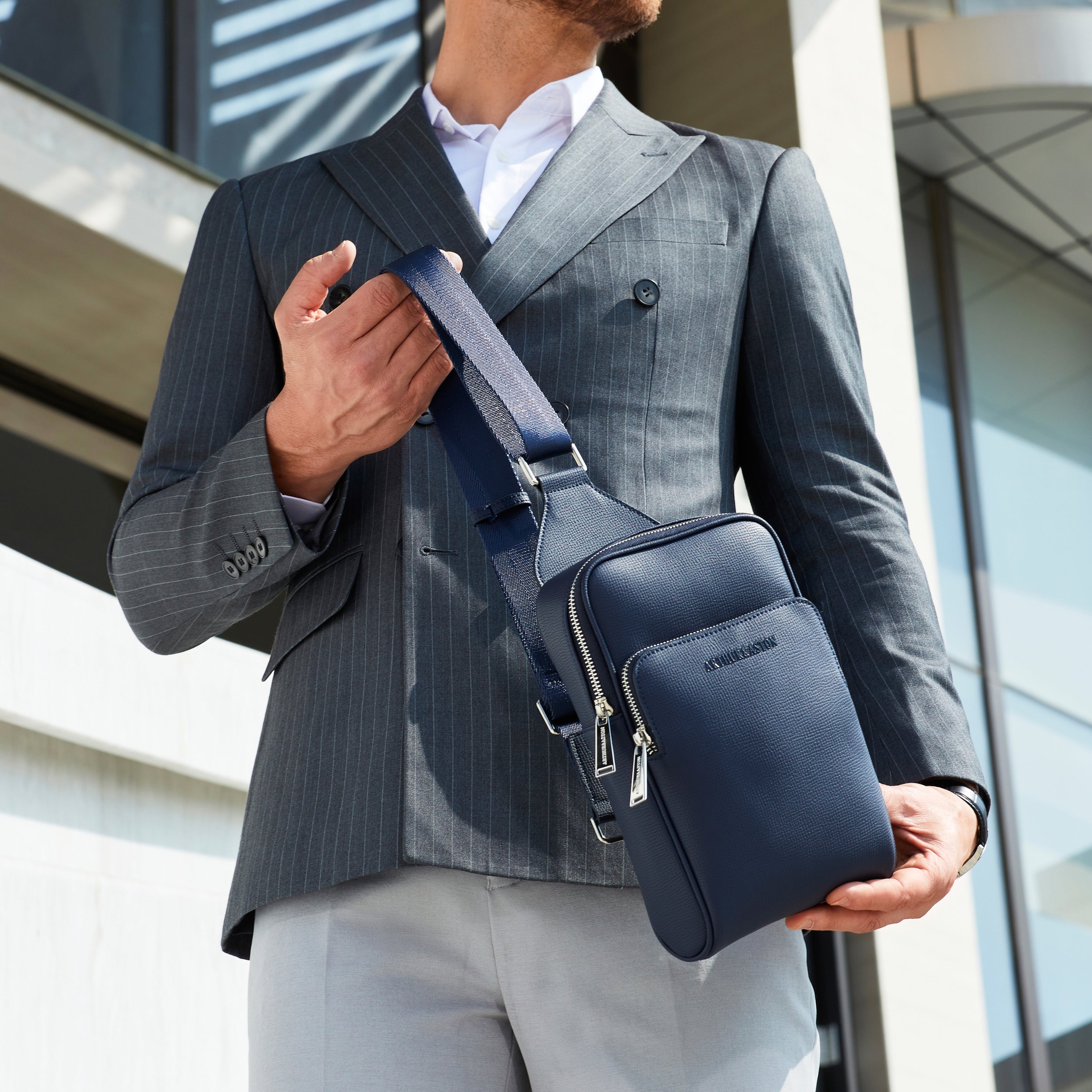 Nelson leather body bag