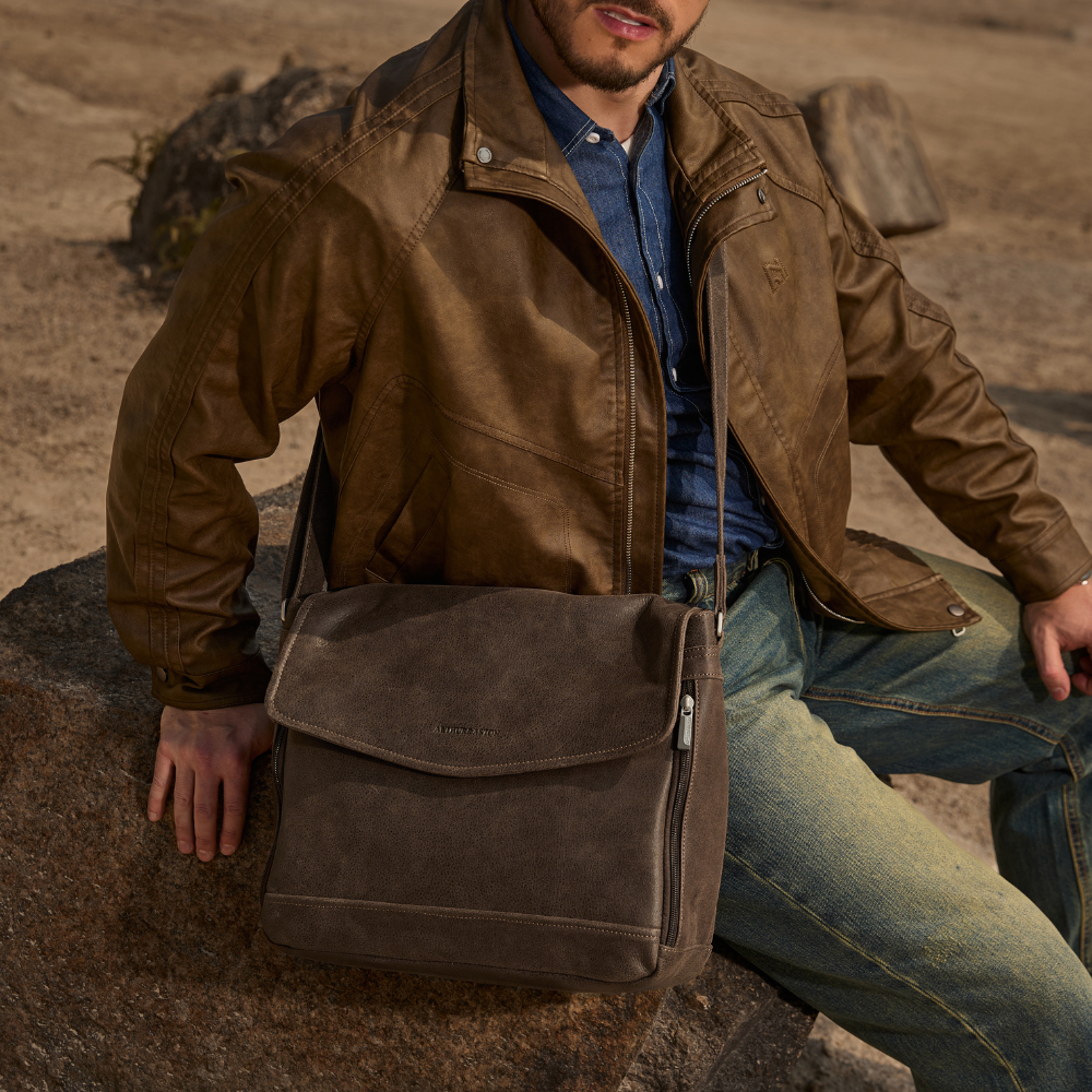 Owen Large Leather Messenger Bag 2510-13