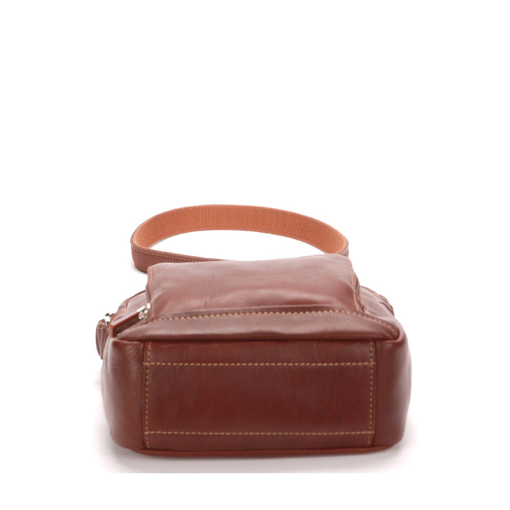 Medium crossbody bag Pablo model in dipped leather