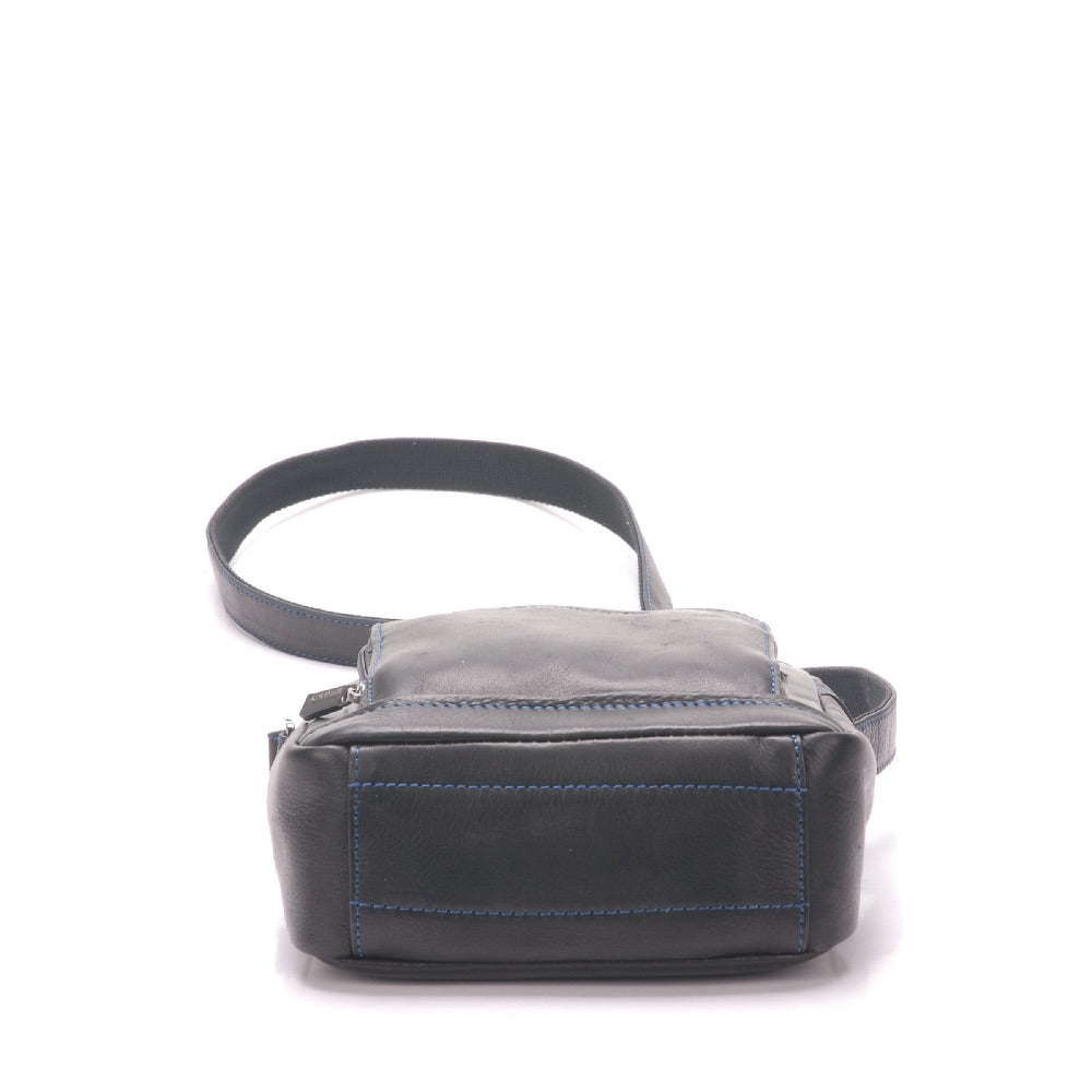 Medium crossbody bag Pablo model in dipped leather