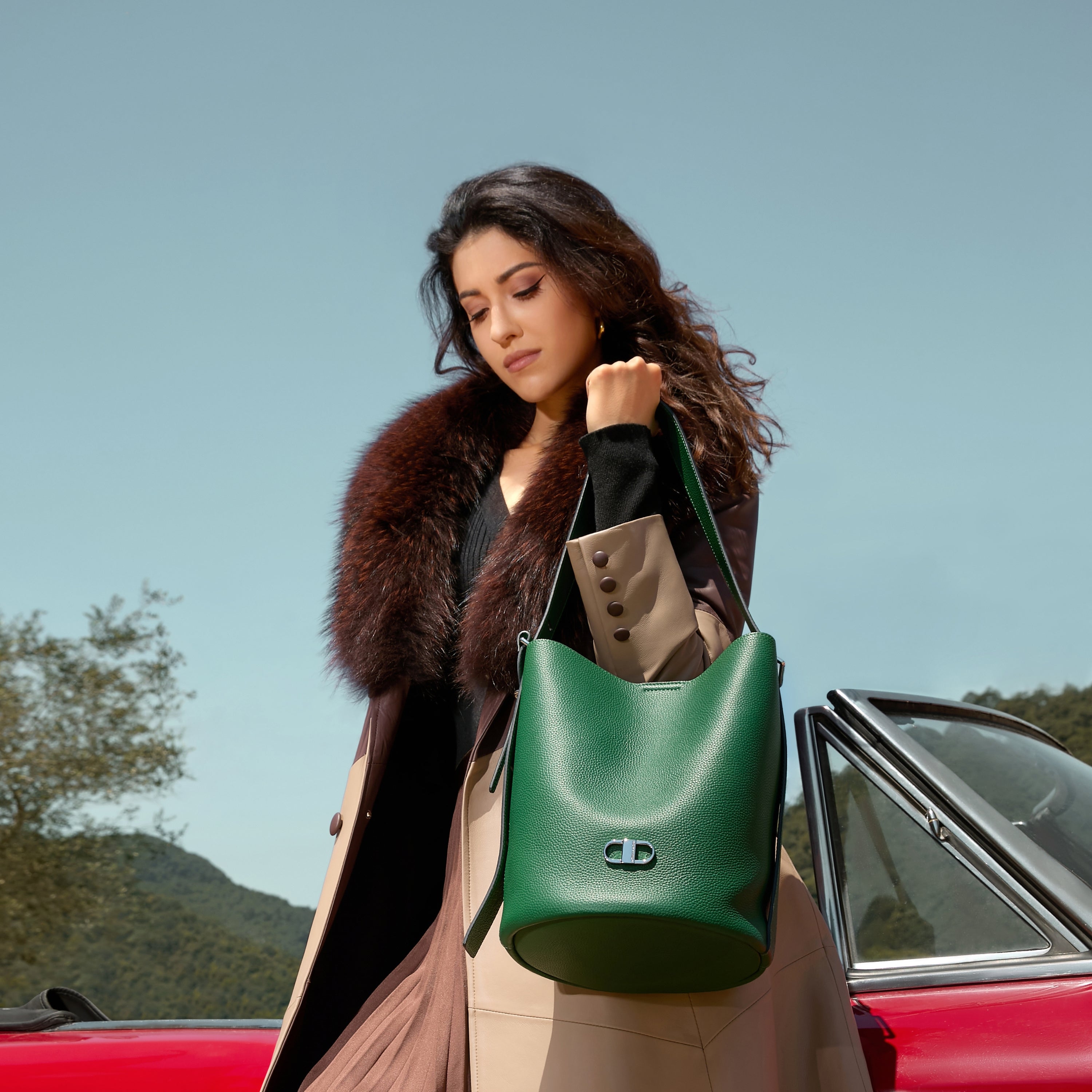 Daphne Leather Shoulder Bag