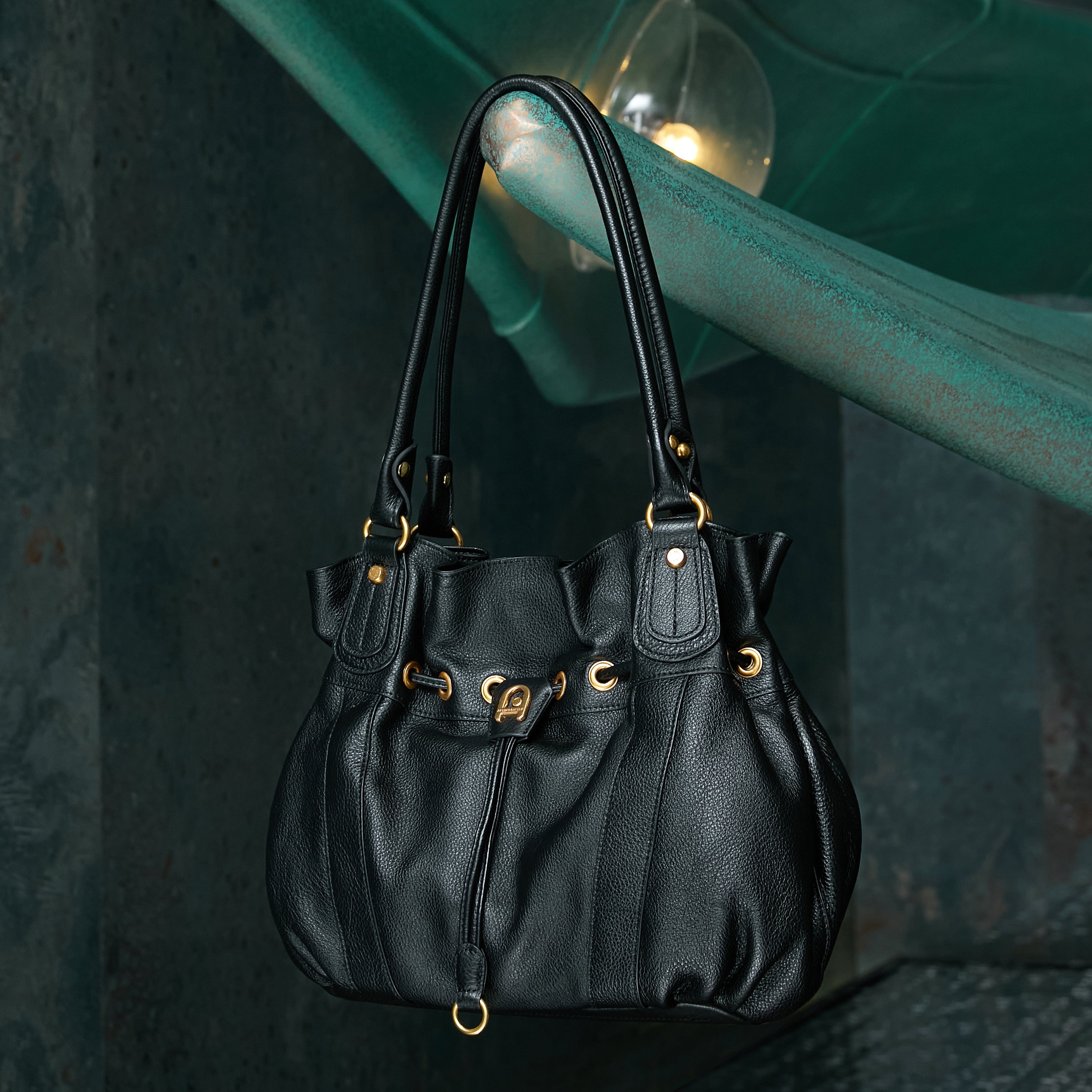 L Camille leather shoulder bag