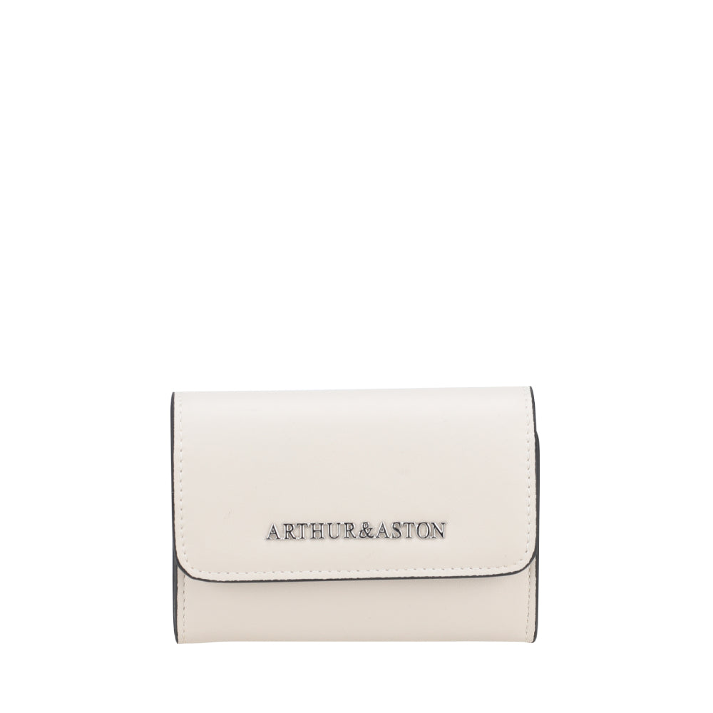 Daphne M leather handbag