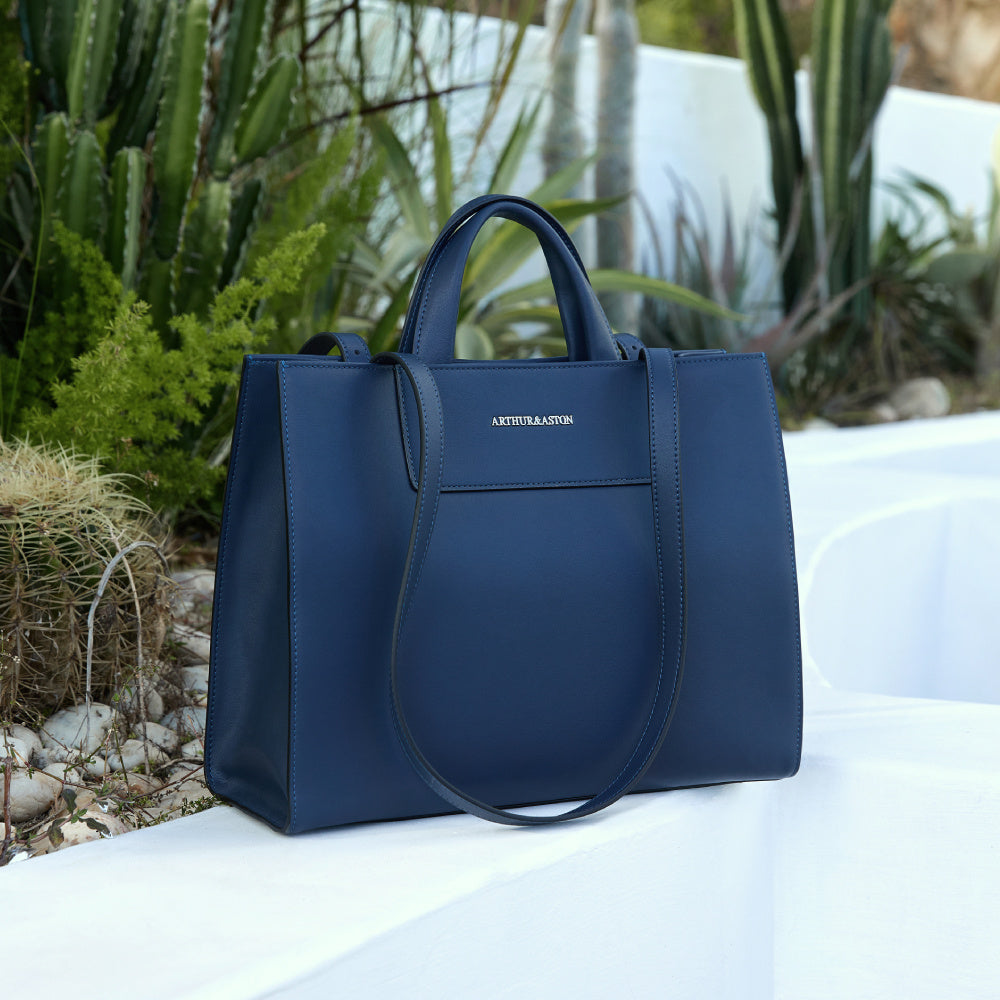 Daphne M leather handbag