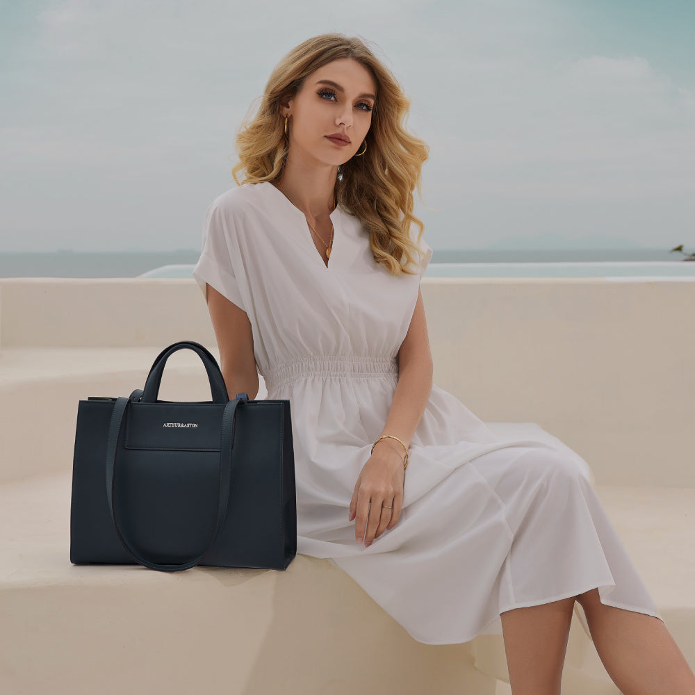 Daphne M leather handbag