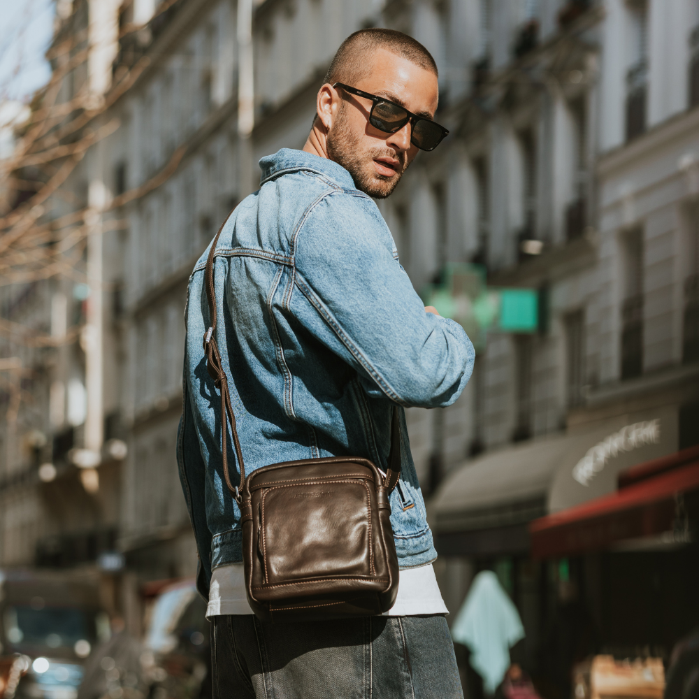 Medium crossbody bag Pablo model in dipped leather