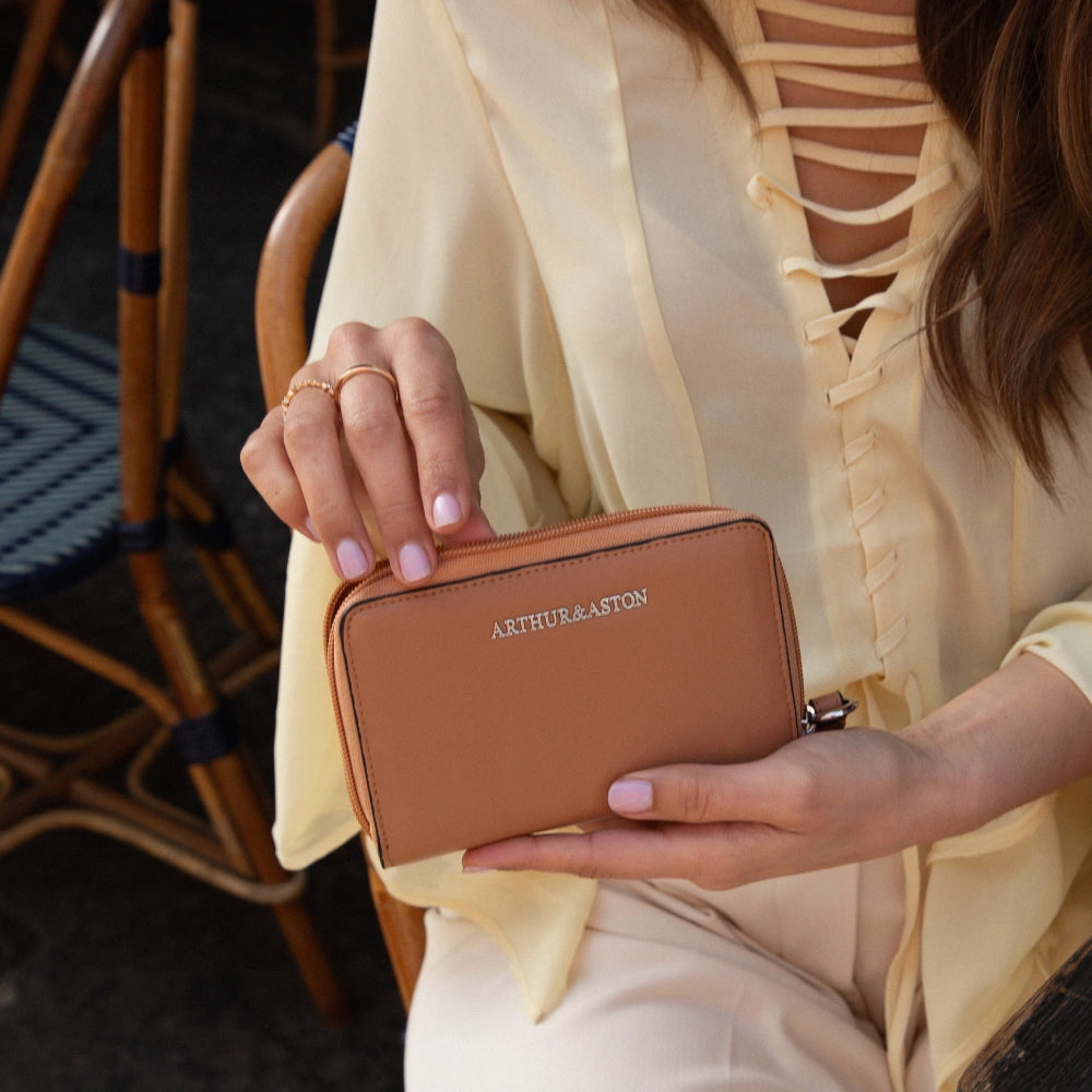 Daphne M leather handbag