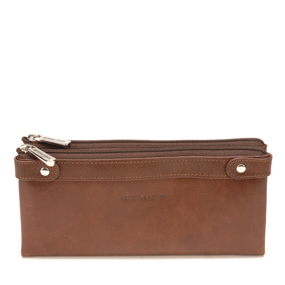 Oiled leather companion