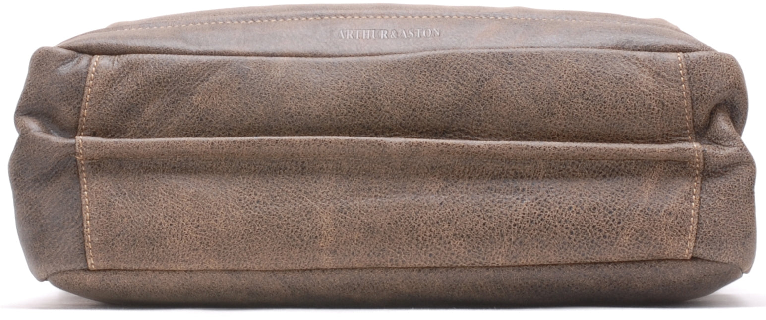 Cristiano leather destroyed 2 gussets briefcase