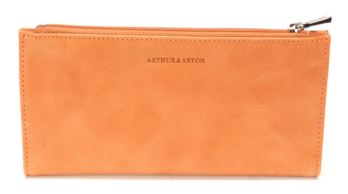 Oiled Leather Companion Pink